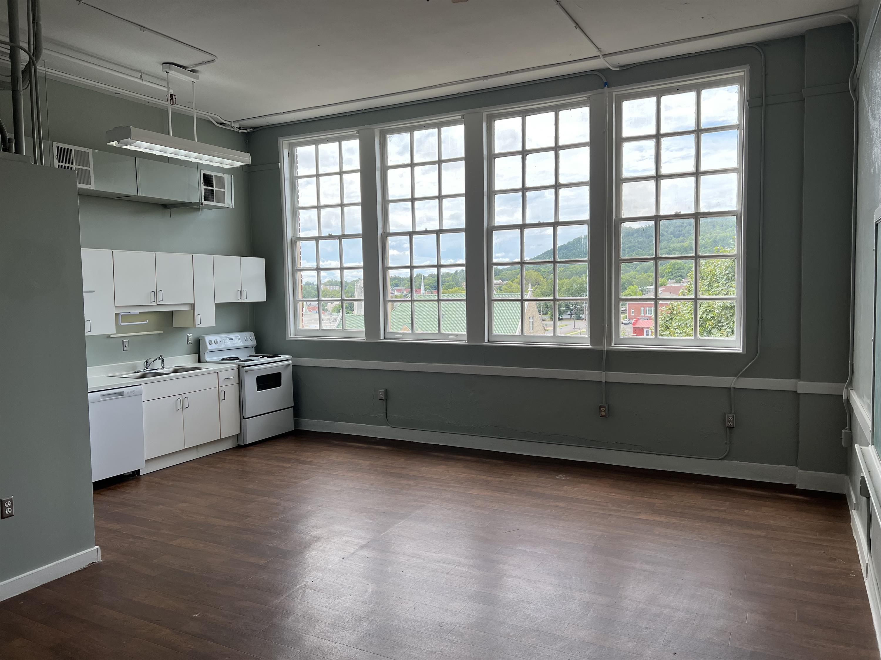 125 Oak St - 1-403